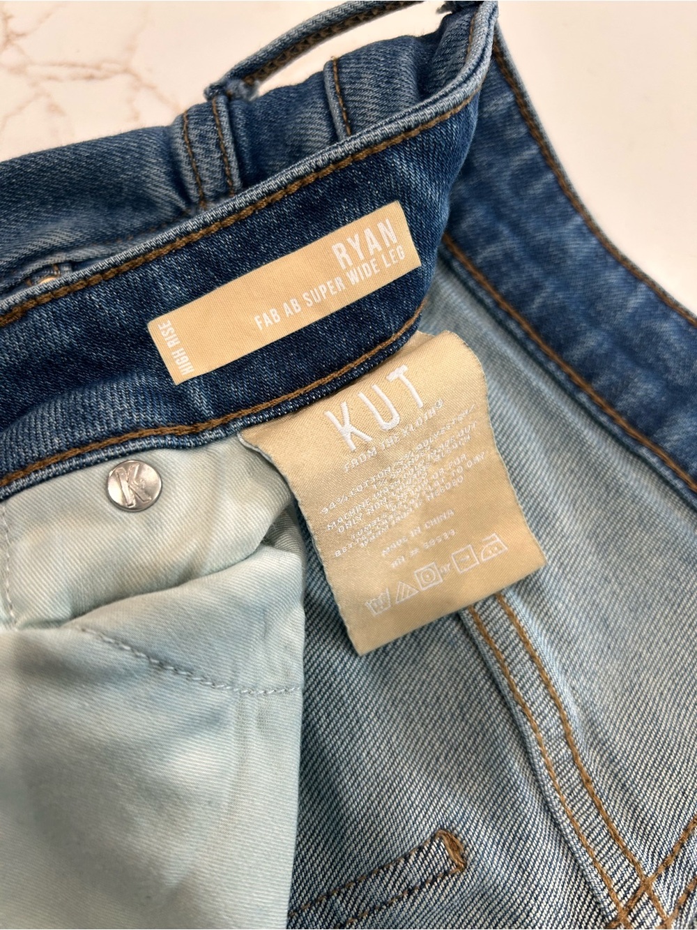 Kut from the Kloth - Ryan Super Wide Leg jeans size 4 - Picture 3 of 7
